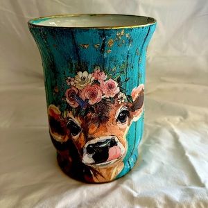 Cow vase perfect for fresh or faux flowers. Unique. Perfect for Mother’s Day!